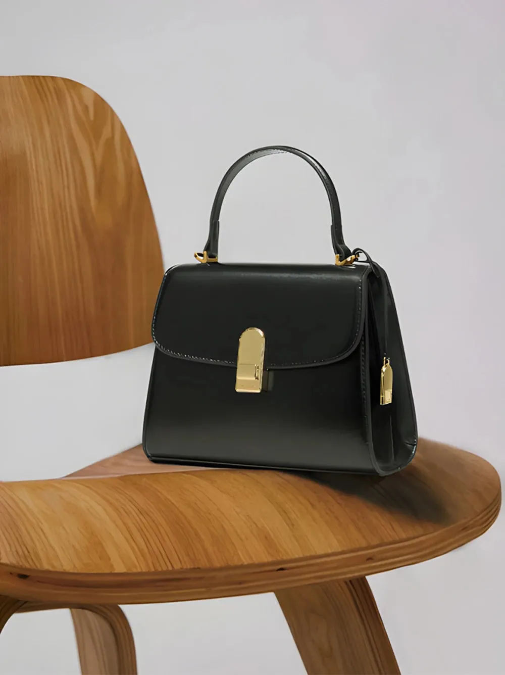 Synthetic Leather Golden Buckle Shoulder Versatile Totes Bag