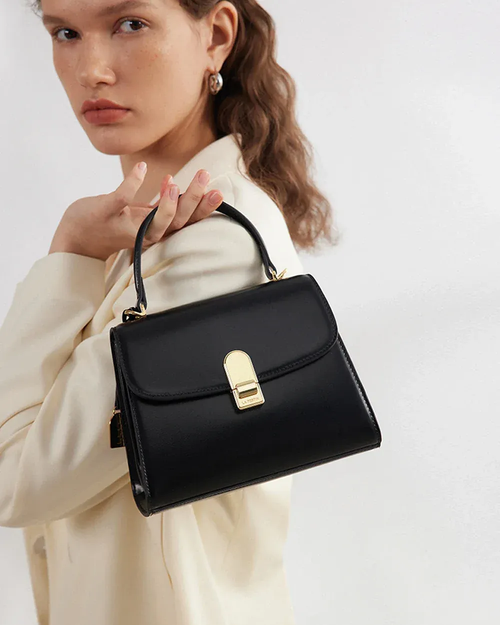 Synthetic Leather Golden Buckle Shoulder Versatile Totes Bag