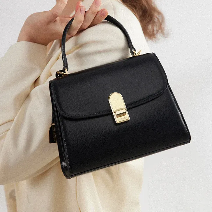 Synthetic Leather Golden Buckle Shoulder Versatile Totes Bag